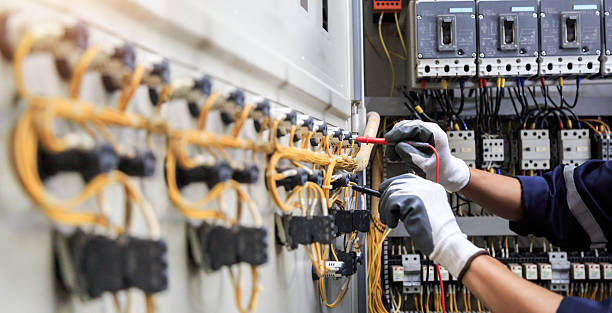 Professional Electrician technician working in Oakland, OR